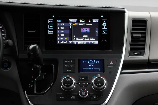 2017 Toyota Sienna XLE W/ NAVIGATION, LEATHER, MOONROOF, DUAL PWR SLIDING DOORS - 23080968 - 13