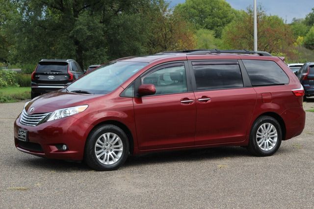 2017 Toyota Sienna XLE W/ NAVIGATION, LEATHER, MOONROOF, DUAL PWR SLIDING DOORS - 23080968 - 16