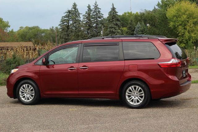 2017 Toyota Sienna XLE W/ NAVIGATION, LEATHER, MOONROOF, DUAL PWR SLIDING DOORS - 23080968 - 18