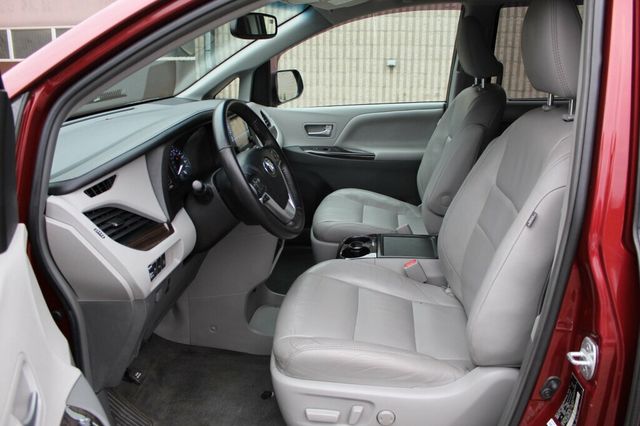 2017 Toyota Sienna XLE W/ NAVIGATION, LEATHER, MOONROOF, DUAL PWR SLIDING DOORS - 23080968 - 22