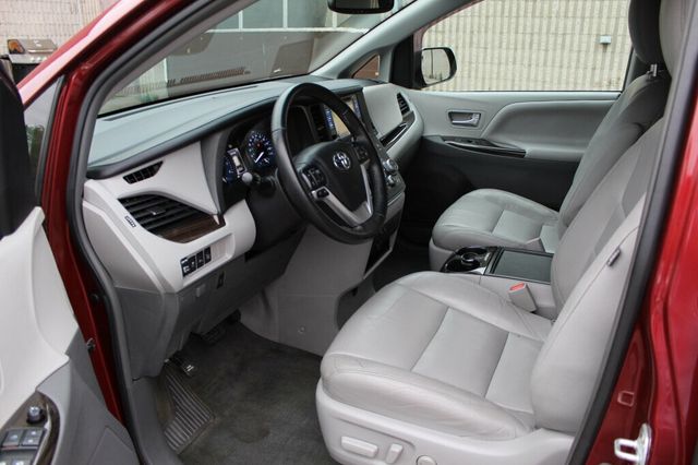 2017 Toyota Sienna XLE W/ NAVIGATION, LEATHER, MOONROOF, DUAL PWR SLIDING DOORS - 23080968 - 23