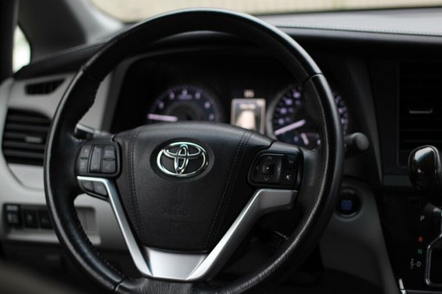 2017 Toyota Sienna XLE W/ NAVIGATION, LEATHER, MOONROOF, DUAL PWR SLIDING DOORS - 23080968 - 29