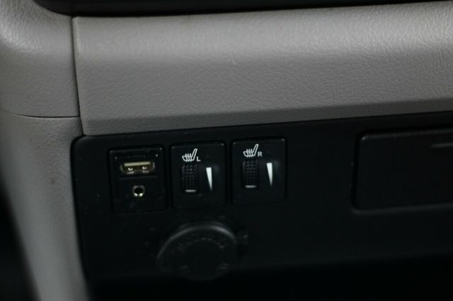 2017 Toyota Sienna XLE W/ NAVIGATION, LEATHER, MOONROOF, DUAL PWR SLIDING DOORS - 23080968 - 31