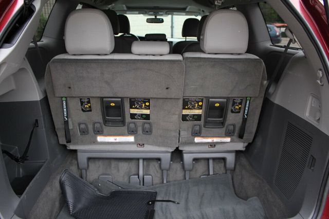 2017 Toyota Sienna XLE W/ NAVIGATION, LEATHER, MOONROOF, DUAL PWR SLIDING DOORS - 23080968 - 33