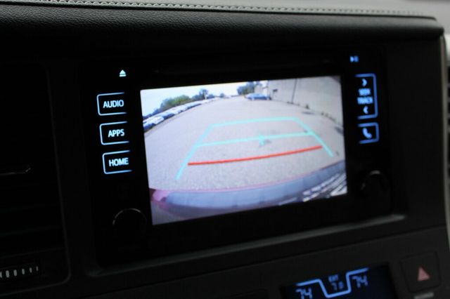 2017 Toyota Sienna XLE W/ NAVIGATION, LEATHER, MOONROOF, DUAL PWR SLIDING DOORS - 23080968 - 34