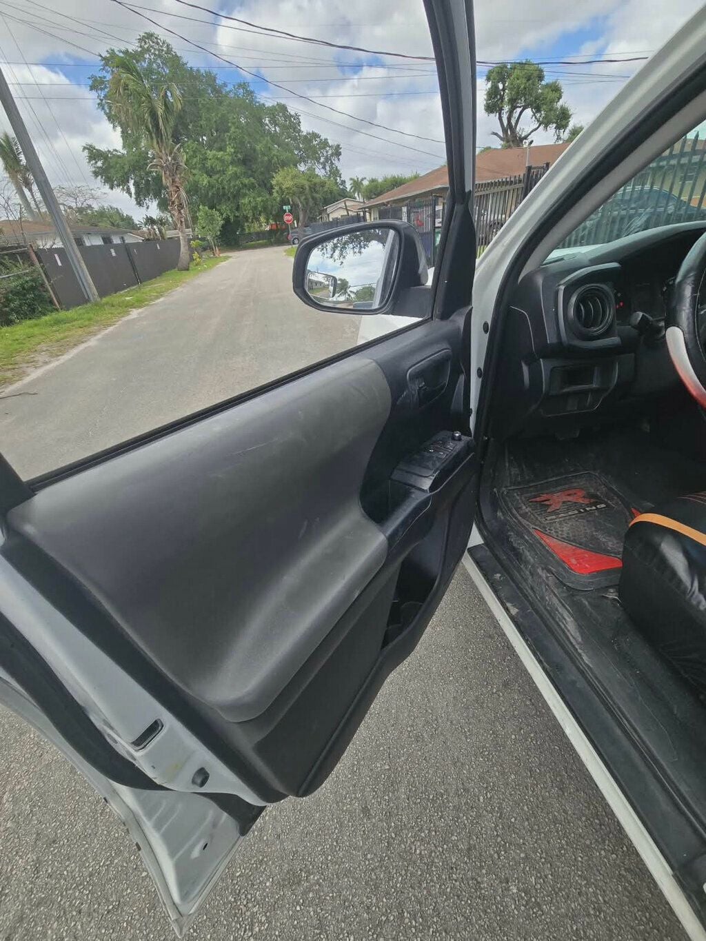 2017 Toyota Tacoma  - 23010801 - 7