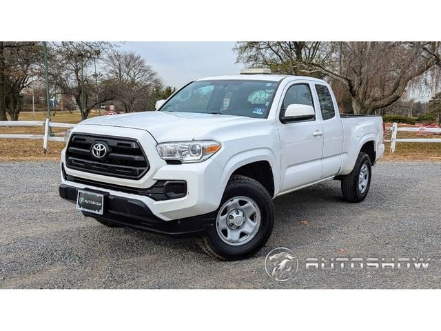 2017 Toyota Tacoma null photo 1