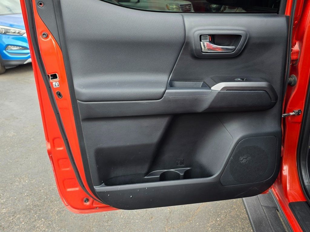 2017 Toyota Tacoma  - 22949033 - 18