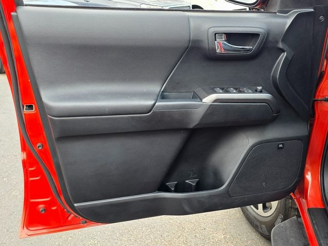 2017 Toyota Tacoma  - 22949033 - 19