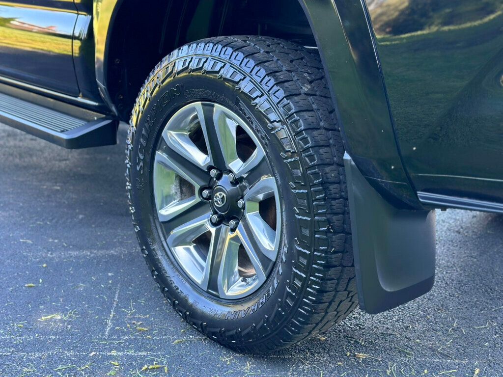 2017 Toyota Tacoma Limited Double Cab V6 4x4 photo 5