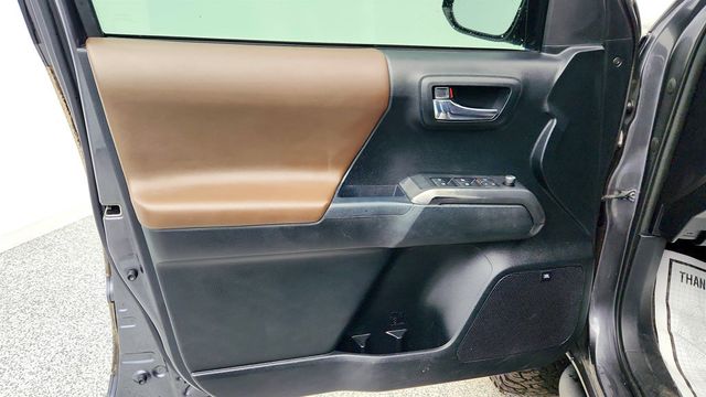 2017 Toyota Tacoma Limited Double Cab 5' Bed V6 4x4 Automatic w/ Towing Pkg - 22997090 - 10