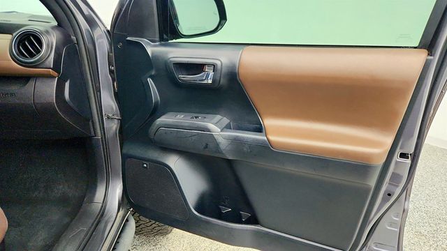 2017 Toyota Tacoma Limited Double Cab 5' Bed V6 4x4 Automatic w/ Towing Pkg - 22997090 - 22