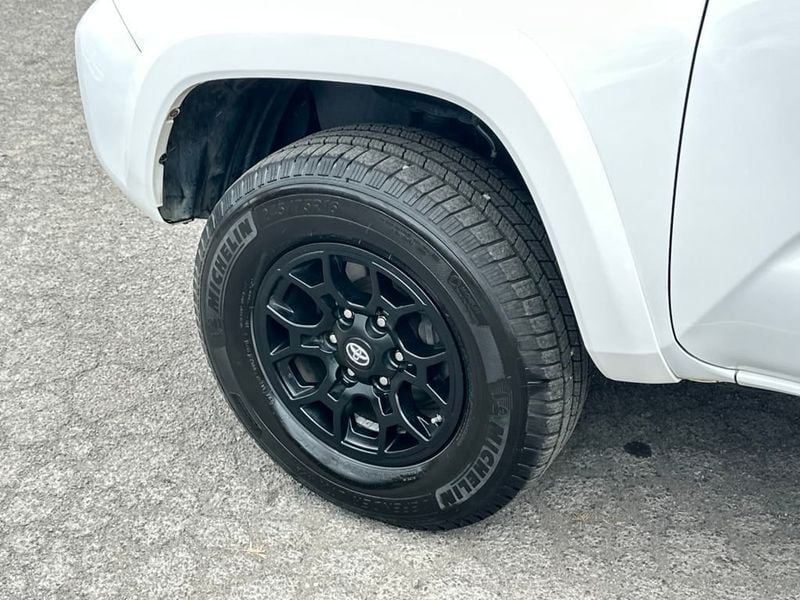 2017 Toyota Tacoma SR5 Double Cab V6 photo 8