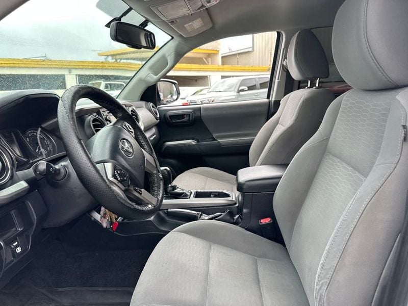 2017 Toyota Tacoma SR5 Double Cab V6 photo 9
