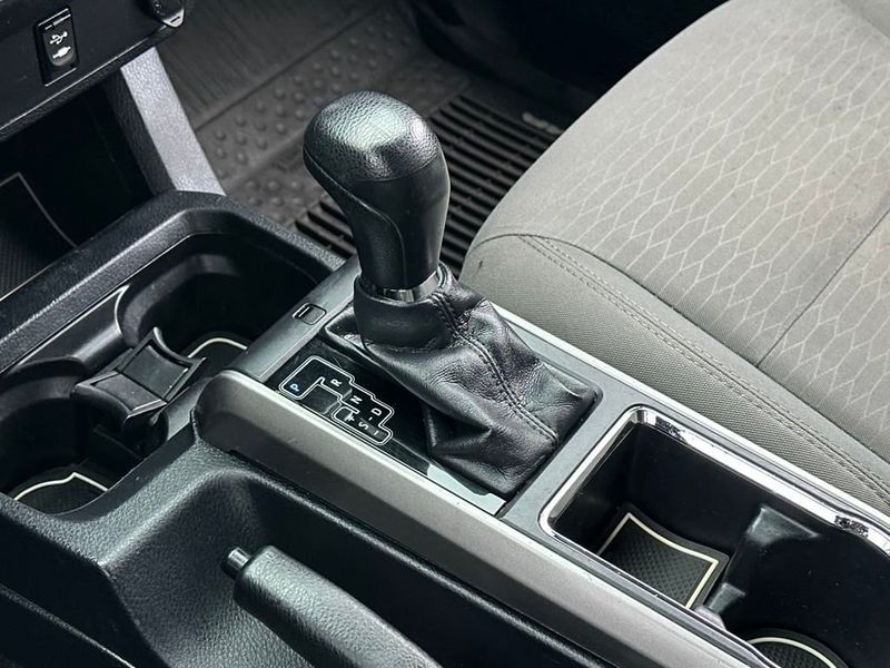 2017 Toyota Tacoma SR5 Double Cab V6 photo 14