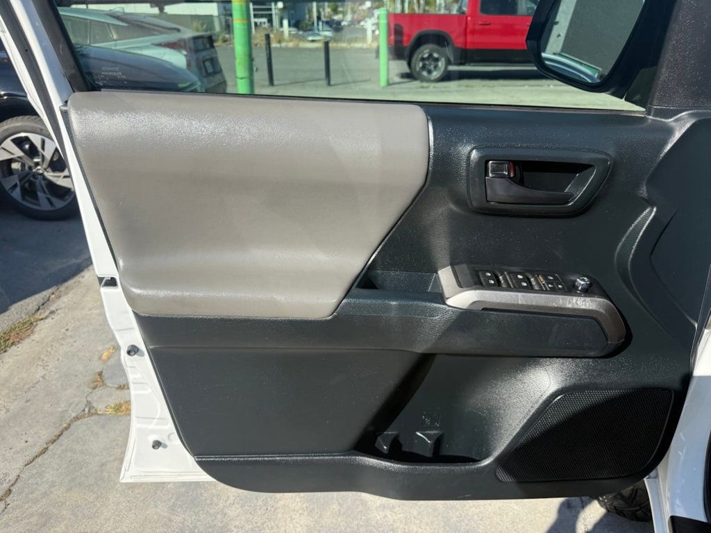 2017 Toyota Tacoma SR5 Double Cab 5' Bed V6 4x4 Automatic - 22907095 - 10