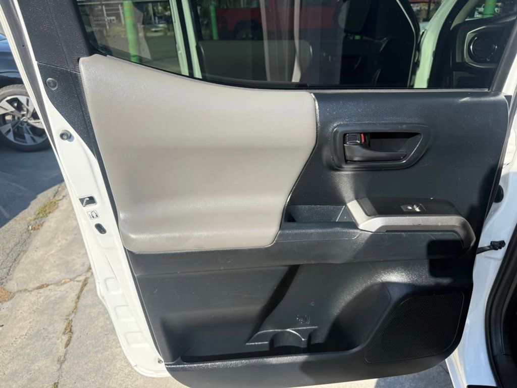 2017 Toyota Tacoma SR5 Double Cab 5' Bed V6 4x4 Automatic - 22907095 - 13