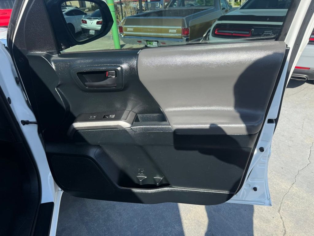 2017 Toyota Tacoma SR5 Double Cab 5' Bed V6 4x4 Automatic - 22907095 - 15