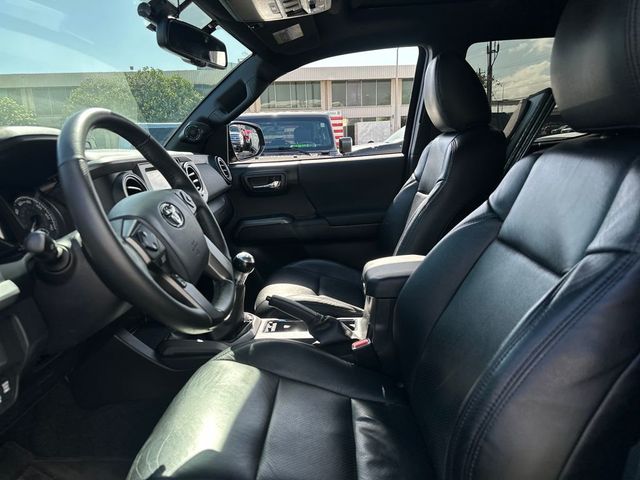2017 Toyota Tacoma TRD Off-Road - 23030818 - 11