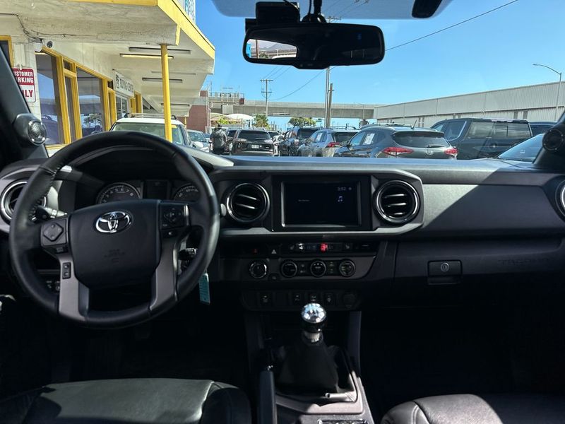 2017 Toyota Tacoma TRD Off-Road - 23030818 - 12