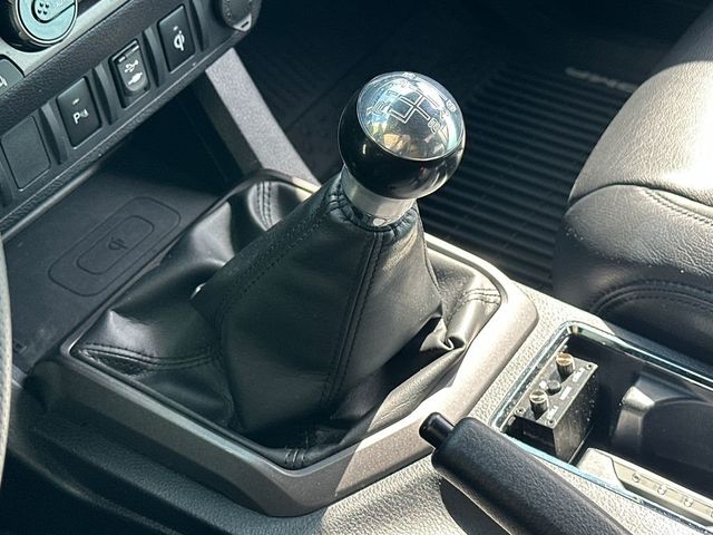 2017 Toyota Tacoma TRD Off-Road - 23030818 - 17