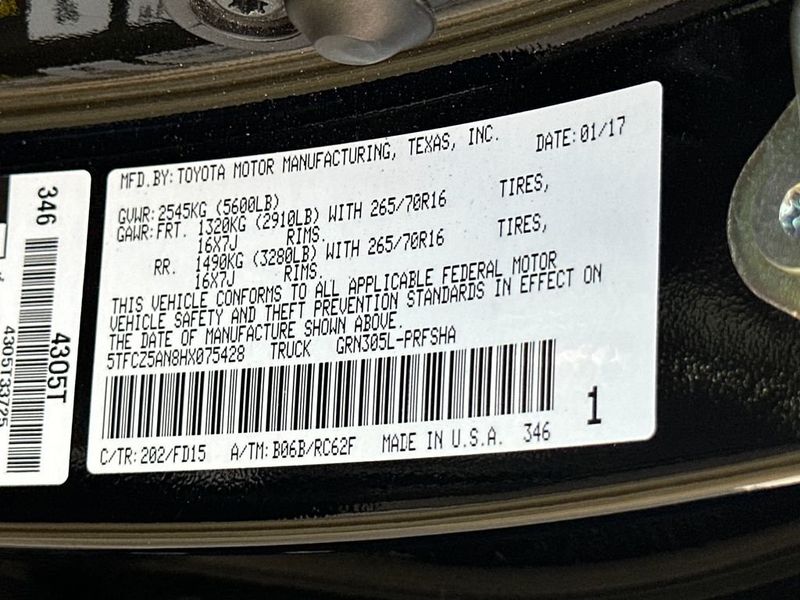 2017 Toyota Tacoma TRD Off-Road - 23030818 - 21