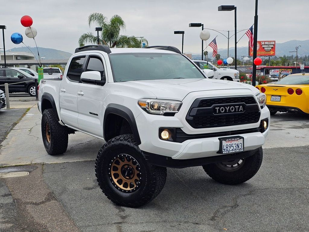 2017 Toyota Tacoma TRD Off Road Double Cab 5' Bed V6 4x2 Automatic - 22408888 - 1