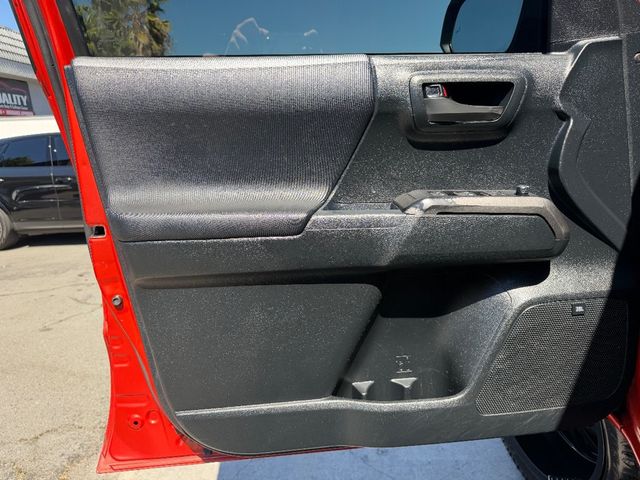 2017 Toyota Tacoma TRD Off Road Double Cab 5' Bed V6 4x2 Automatic - 23000737 - 10