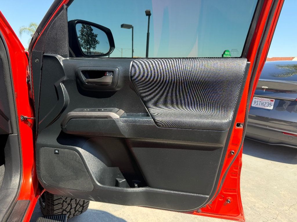 2017 Toyota Tacoma TRD Off Road Double Cab 5' Bed V6 4x2 Automatic - 23000737 - 24