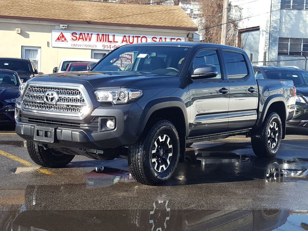 2017 Toyota Tacoma TRD Off Road Double Cab 5' Bed V6 4x4 - 18448715 | Video 1