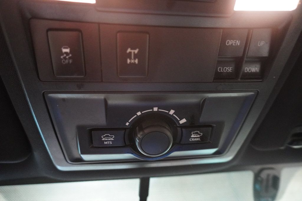 2017 Toyota Tacoma TRD Double Cab V6 4x4 photo 11