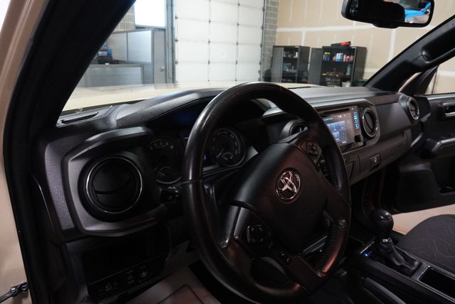 2017 Toyota Tacoma TRD Off Road Double Cab 5' Bed V6 4x4 Automatic - 23102307 - 12