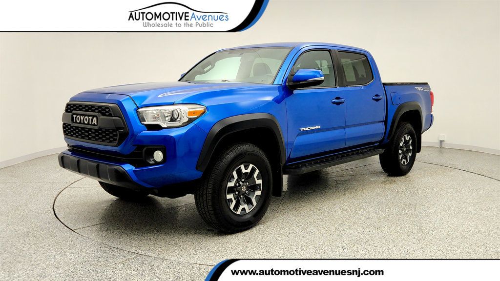 2017 Toyota Tacoma TRD Off Road Double Cab 5' Bed V6 4x4 Automatic - 23015756 | Video 1