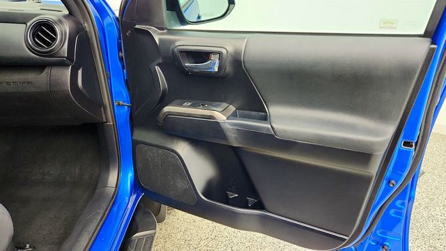 2017 Toyota Tacoma TRD Off Road Double Cab 5' Bed V6 4x4 Automatic - 23015756 - 24