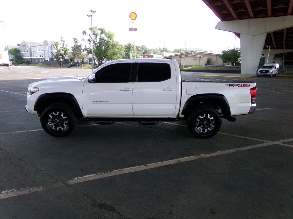 2017 Toyota Tacoma TRD Off Road Double Cab 5' Bed V6 4x4 Automatic - 23012618 - 0