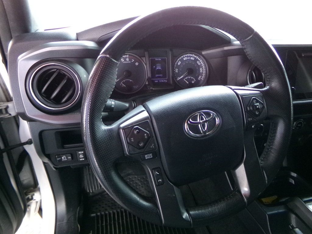 2017 Toyota Tacoma TRD Off Road Double Cab 5' Bed V6 4x4 Automatic - 23012618 - 19
