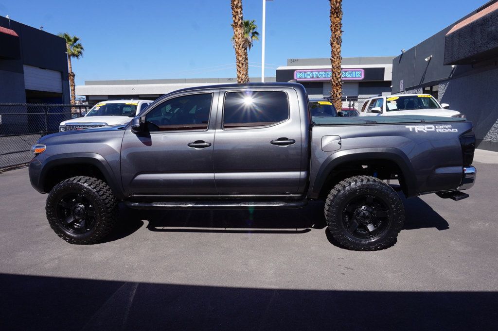 2017 Toyota Tacoma TRD photo 3