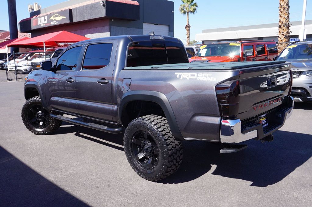 2017 Toyota Tacoma TRD photo 4