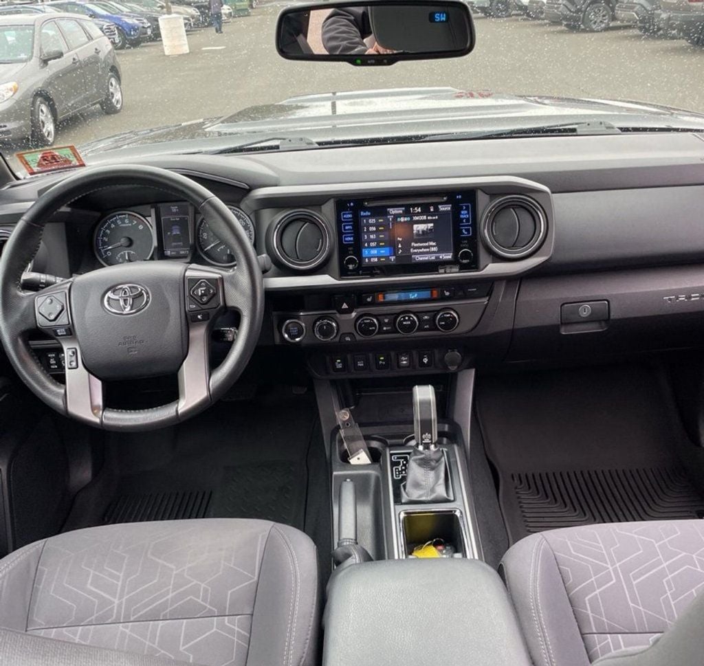 2017 Toyota Tacoma TRD Sport - 22786672 - 19