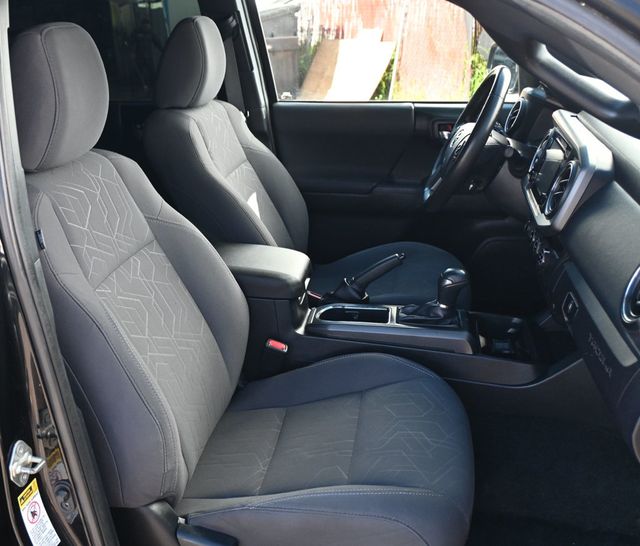 2017 Toyota Tacoma TRD Sport Double Cab 4X4 - 22976186 - 14