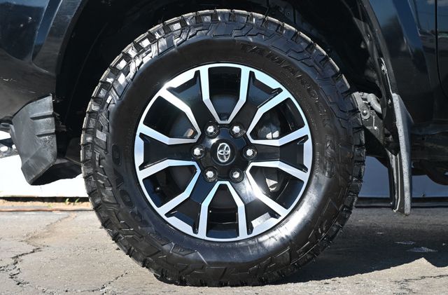 2017 Toyota Tacoma TRD Sport Double Cab 4X4 - 22976186 - 6