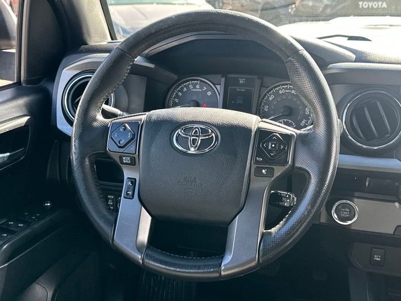 2017 Toyota Tacoma TRD Sport Double Cab 5' Bed V6 4x2 Automatic - 22936311 - 16