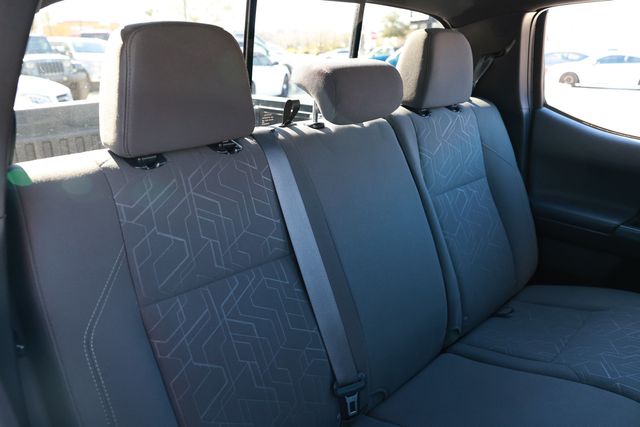 2017 Toyota Tacoma TRD Sport Double Cab 5' Bed V6 4x2 Automatic - 22989318 - 16