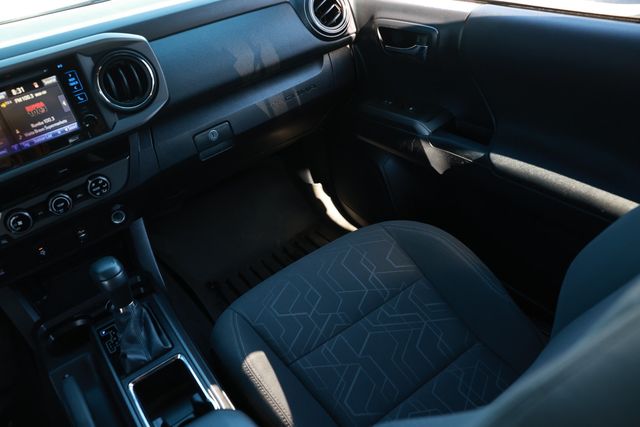 2017 Toyota Tacoma TRD Sport Double Cab 5' Bed V6 4x2 Automatic - 22989318 - 26