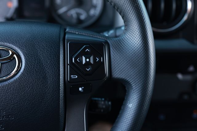 2017 Toyota Tacoma TRD Sport Double Cab 5' Bed V6 4x2 Automatic - 22989318 - 32