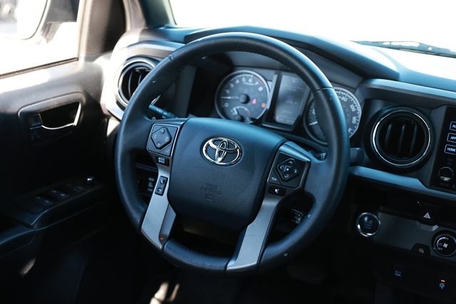 2017 Toyota Tacoma TRD Sport Double Cab 5' Bed V6 4x2 Automatic - 22989318 - 33