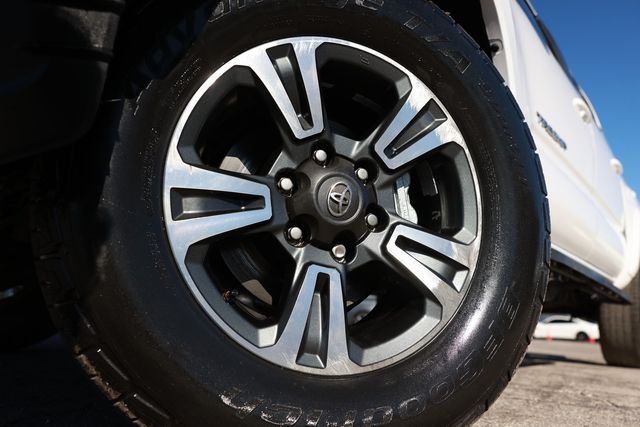 2017 Toyota Tacoma TRD Sport Double Cab 5' Bed V6 4x2 Automatic - 22989318 - 36