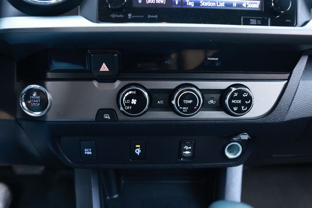 2017 Toyota Tacoma TRD Sport Double Cab 5' Bed V6 4x2 Automatic - 22989318 - 38