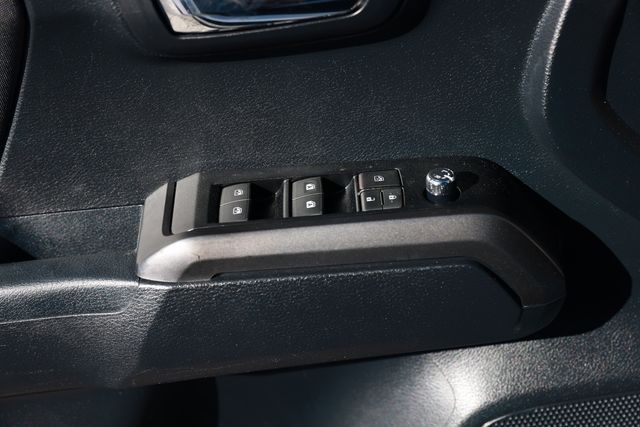 2017 Toyota Tacoma TRD Sport Double Cab 5' Bed V6 4x2 Automatic - 22989318 - 47