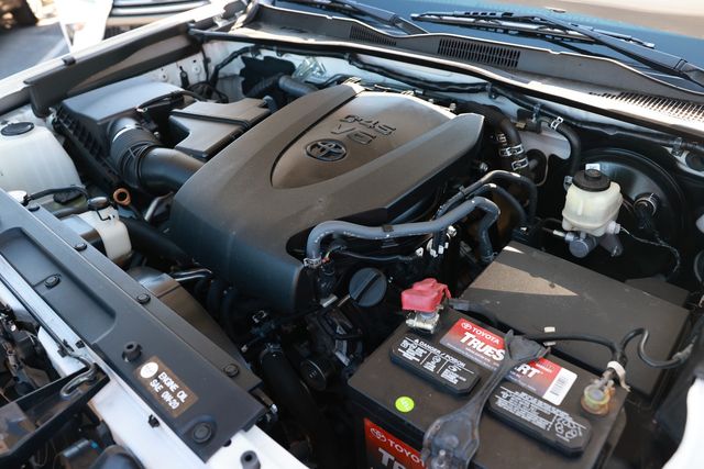 2017 Toyota Tacoma TRD Sport Double Cab 5' Bed V6 4x2 Automatic - 22989318 - 52